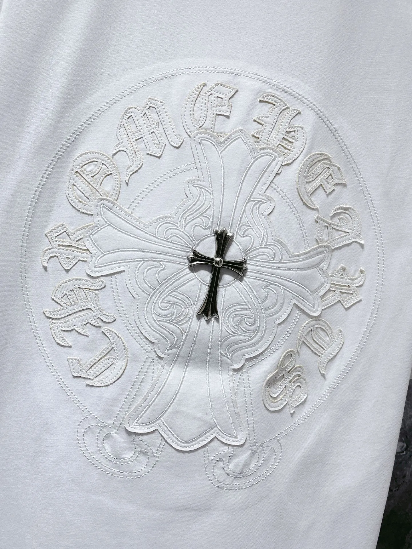 P170 New for summer, Chrome Hearts 25ss, high-weight, environmentally friendly, high-quality top-quality fabric, 260g~285g, Crow Cross Horseshoe Sanskrit patches, hand-buttoned embroidered short sleeves, counter synchronized, replica version 1:1, recommended colors: black, white, code numbers: S, M, L, XL